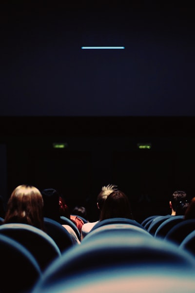 爱情电影《爱在黎明破晓前》海报 - 伊桑·霍克、朱莉·德尔佩主演的浪漫邂逅